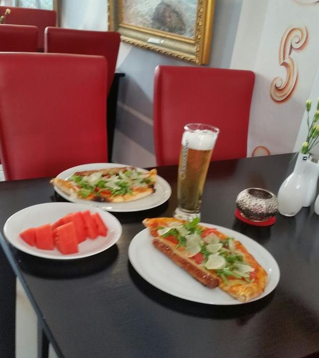 Pizzeria Eiscafe Piccola